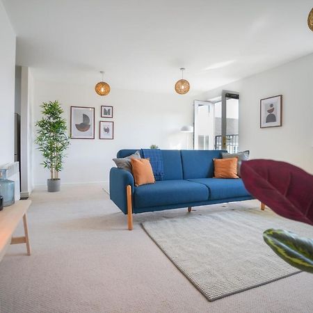 Stylish Apartment With Private Parking 카디프 외부 사진