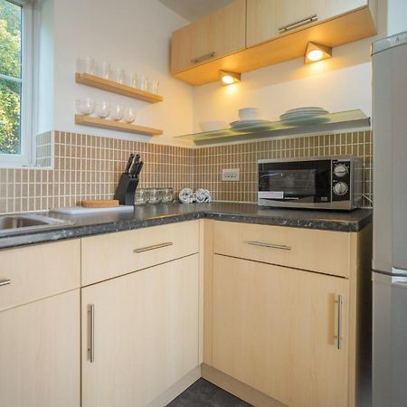 Stylish Apartment With Private Parking 카디프 외부 사진