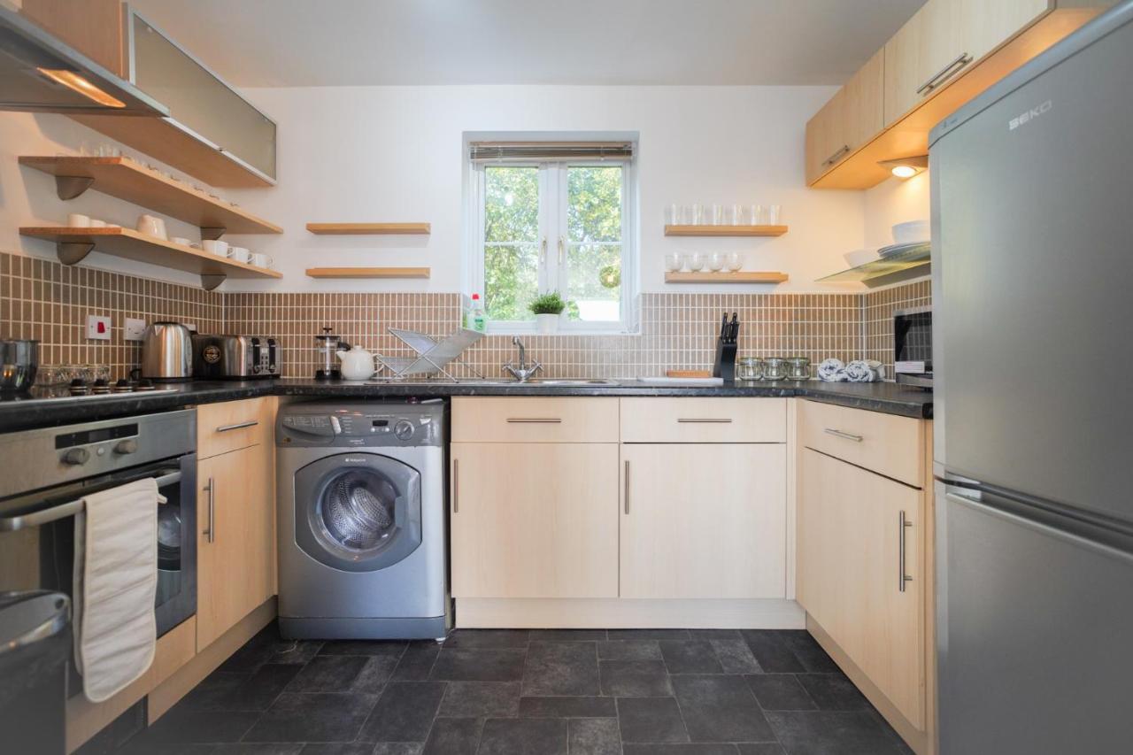 Stylish Apartment With Private Parking 카디프 외부 사진