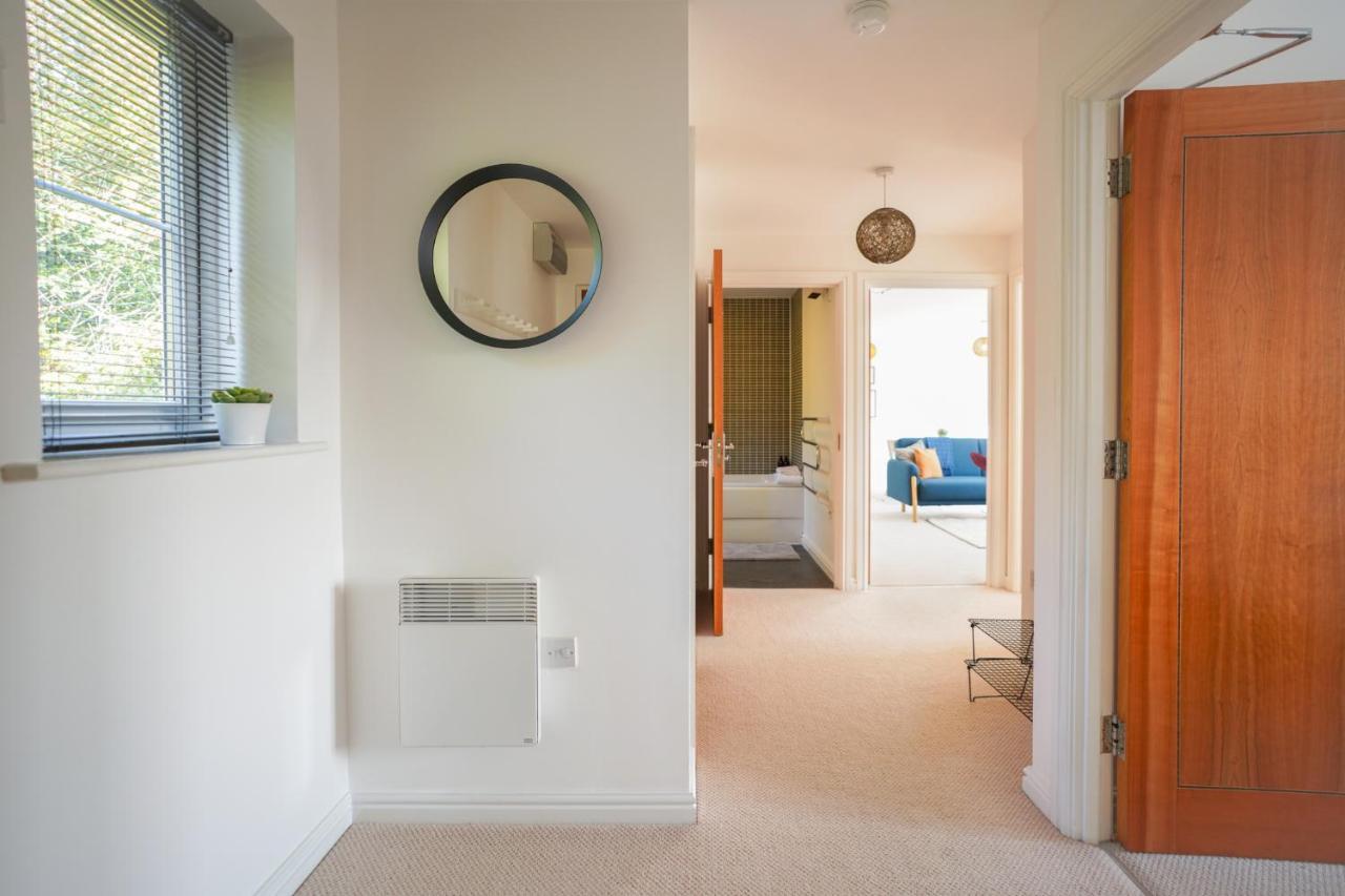 Stylish Apartment With Private Parking 카디프 외부 사진