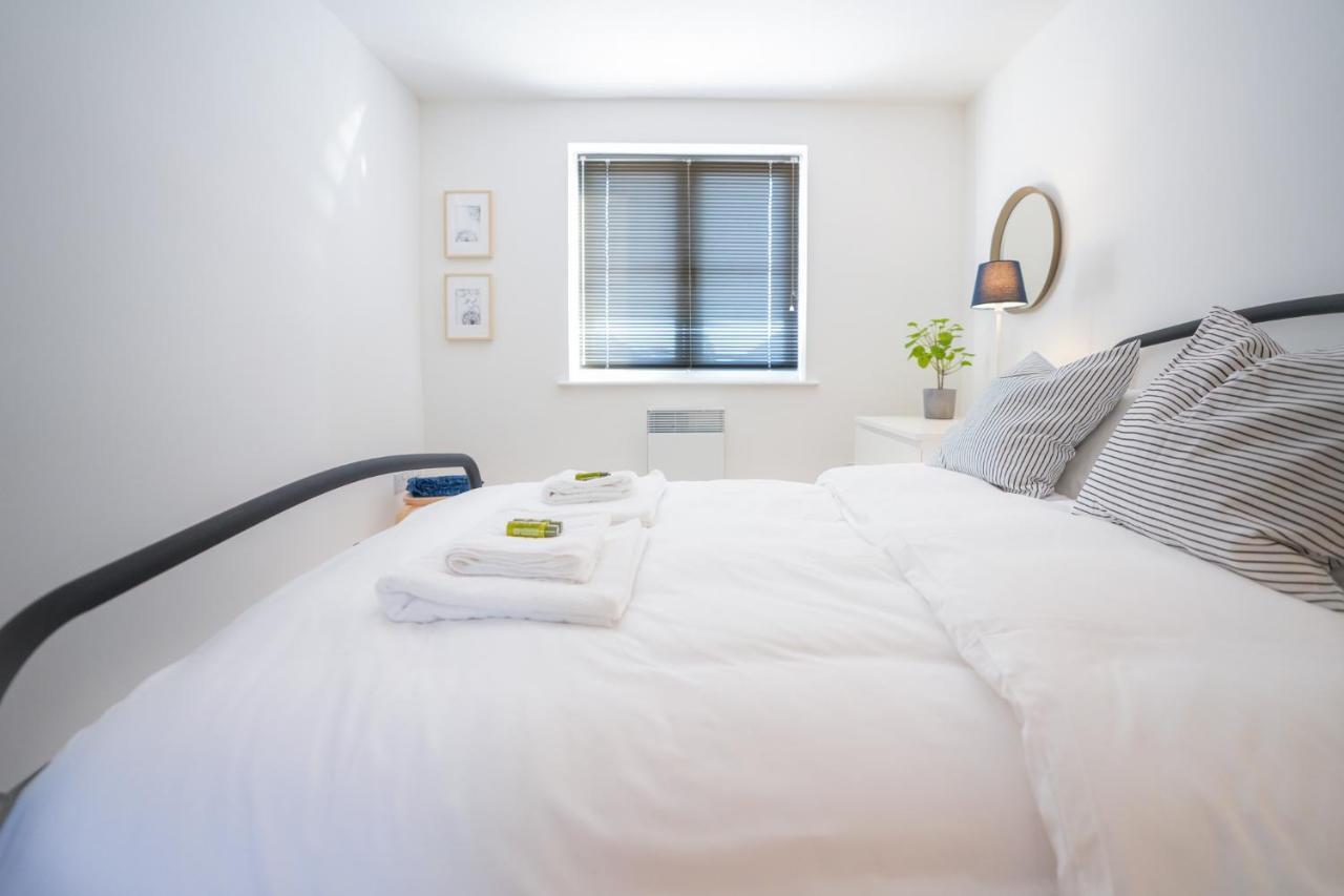 Stylish Apartment With Private Parking 카디프 외부 사진