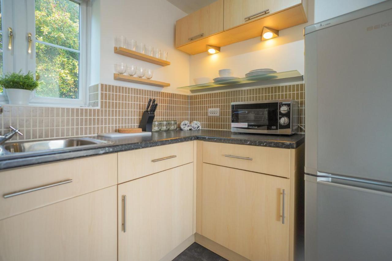 Stylish Apartment With Private Parking 카디프 외부 사진