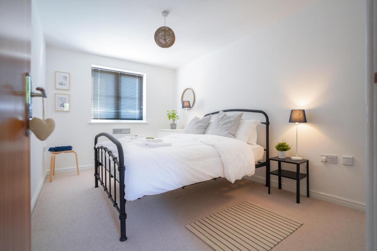 Stylish Apartment With Private Parking 카디프 외부 사진