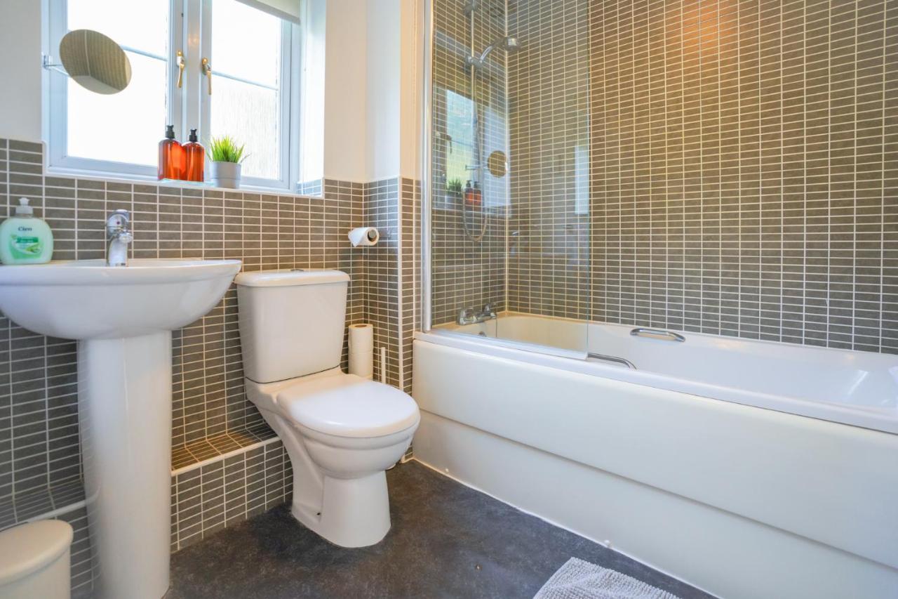 Stylish Apartment With Private Parking 카디프 외부 사진