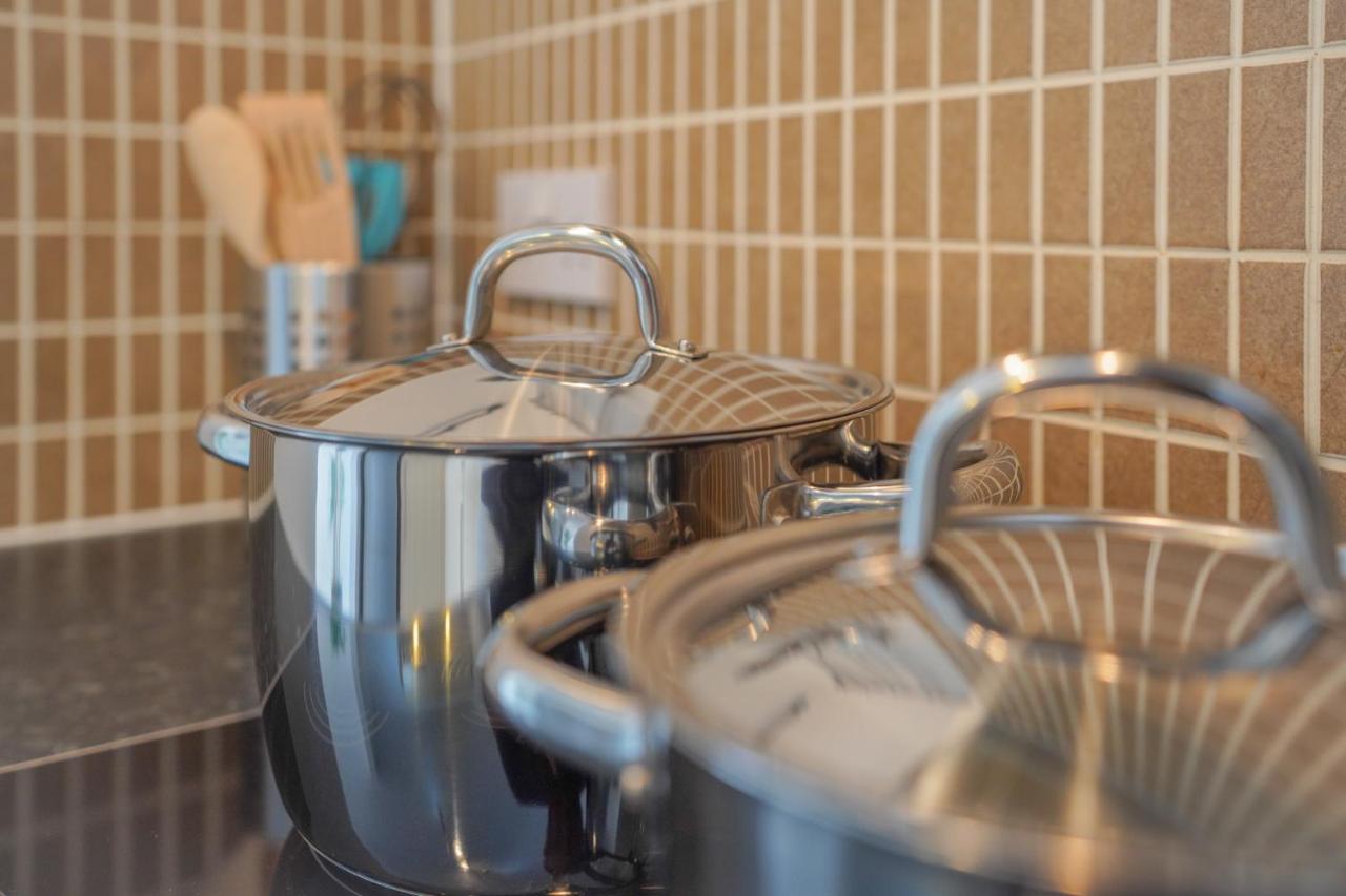 Stylish Apartment With Private Parking 카디프 외부 사진