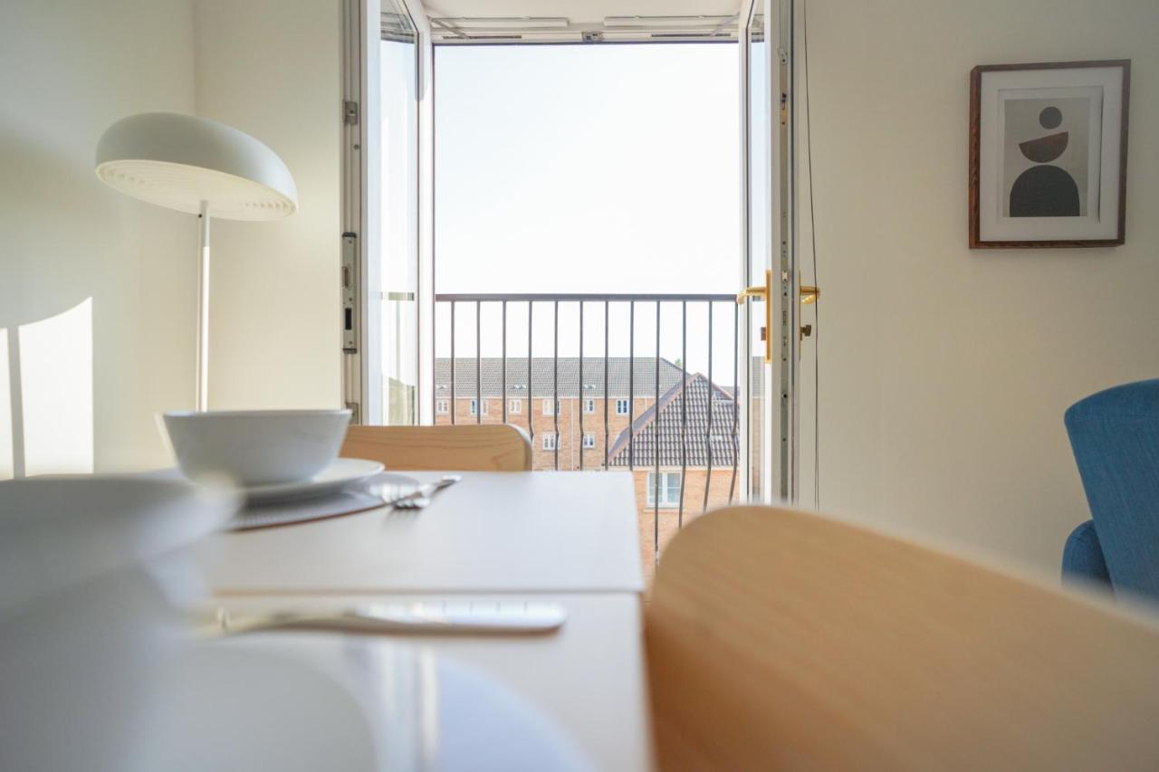Stylish Apartment With Private Parking 카디프 외부 사진