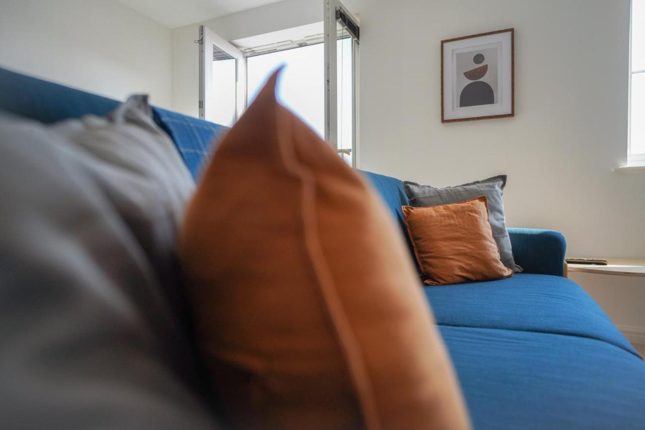 Stylish Apartment With Private Parking 카디프 외부 사진