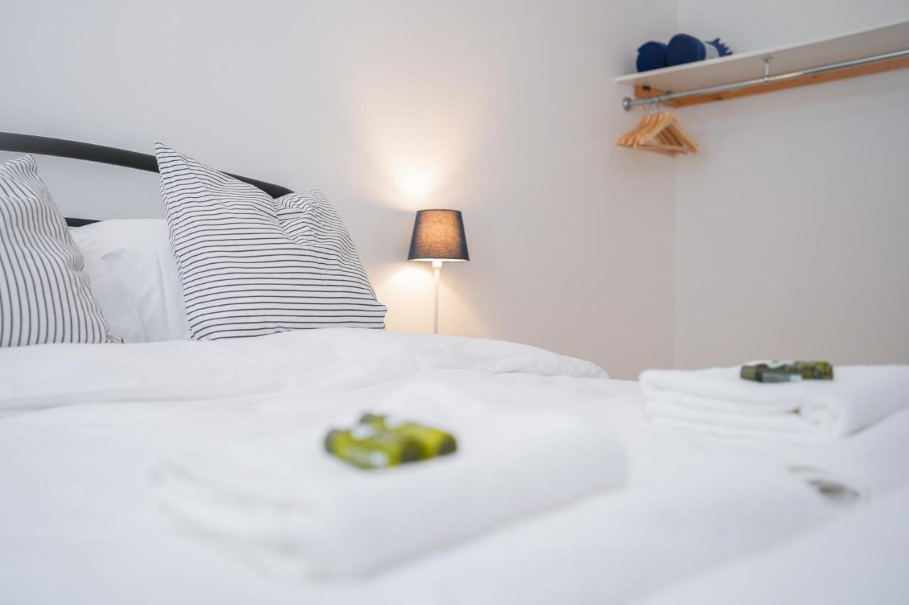 Stylish Apartment With Private Parking 카디프 외부 사진